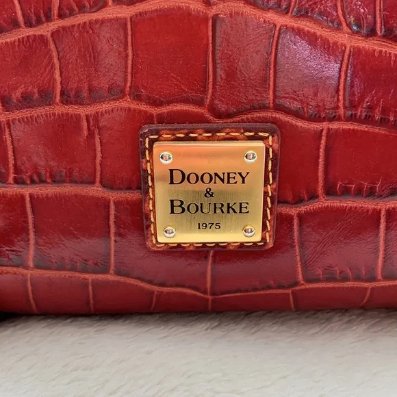 Spectacular Dooney & Bourke Red Crocodile Embossed Leather Handbag - Picture 6 of 15